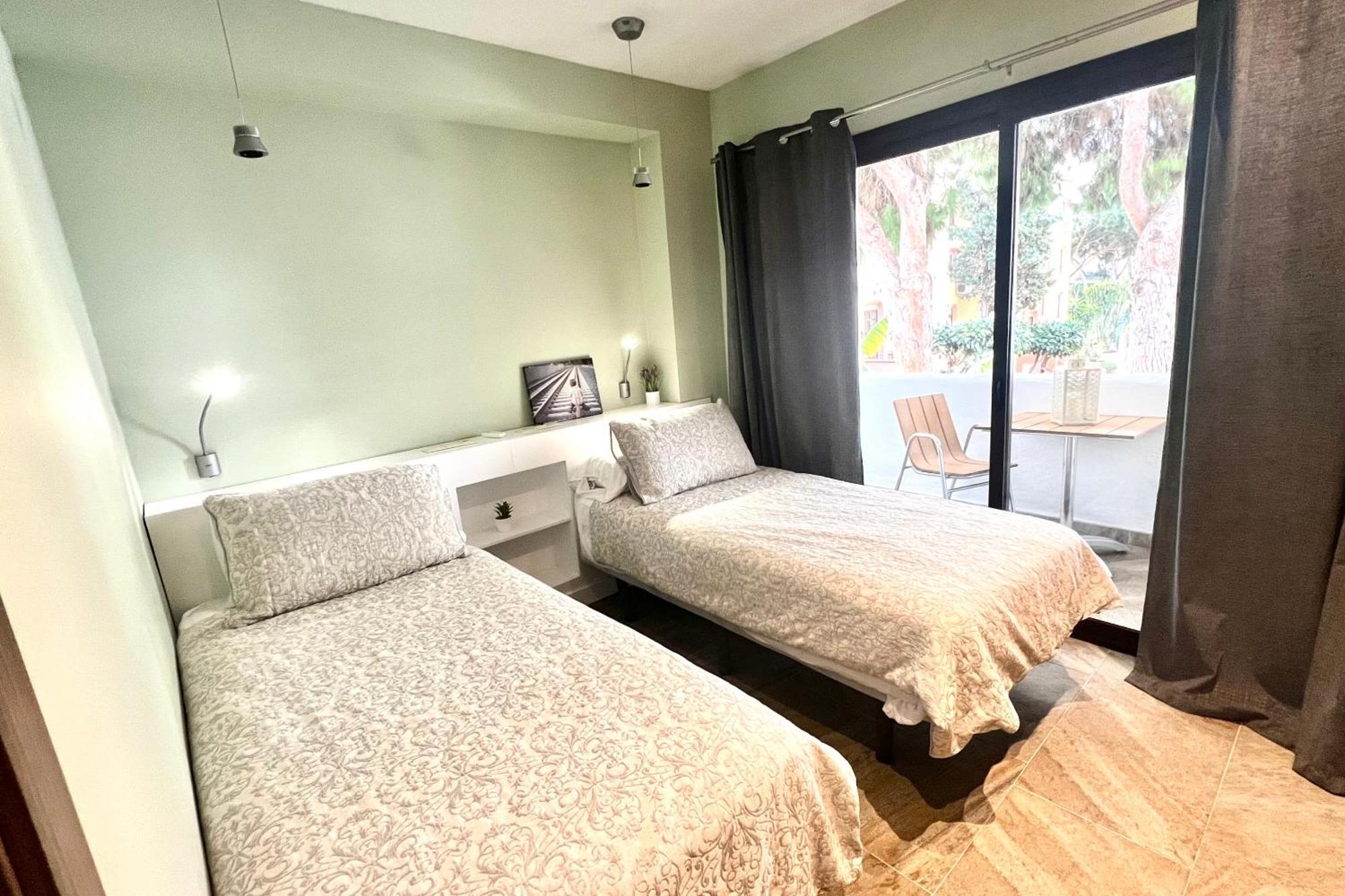 Mijas Costa - Beachside Apartment-B Sitio de Calahonda ภายนอก รูปภาพ