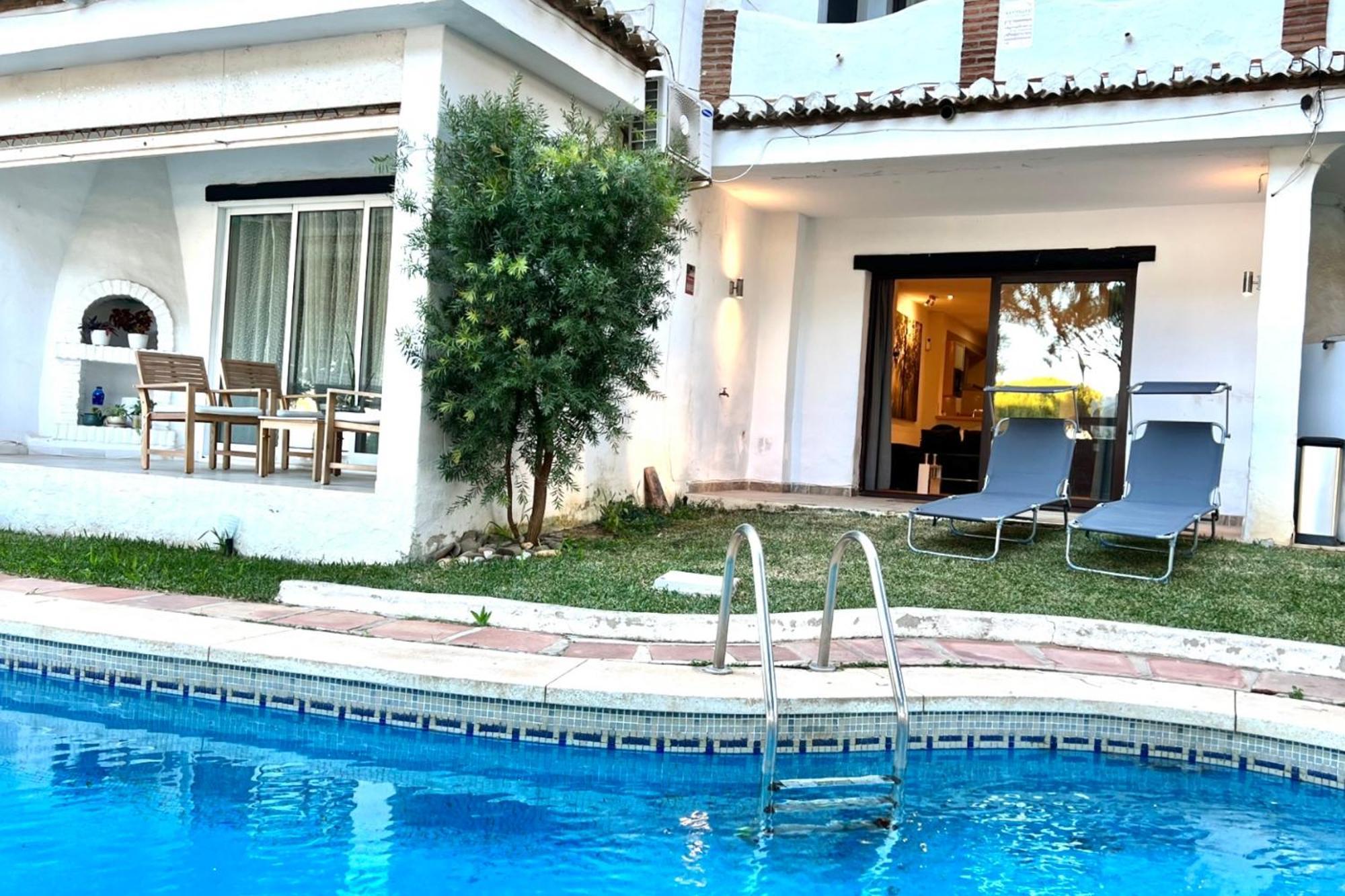 Mijas Costa - Beachside Apartment-B Sitio de Calahonda ภายนอก รูปภาพ